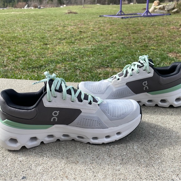 On Running Athletic Shoes - Gray and White-Cloudrunner 2 - Picture 2 of 5